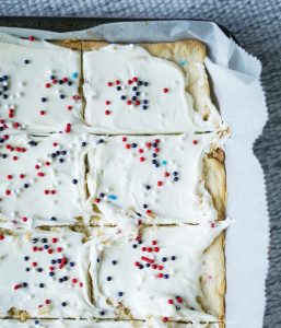 Start the tradition now of letting your kids help you in the kitchen for July 4th plans! Sharing 11 delicious & patriotic ideas to whip up for years to come!