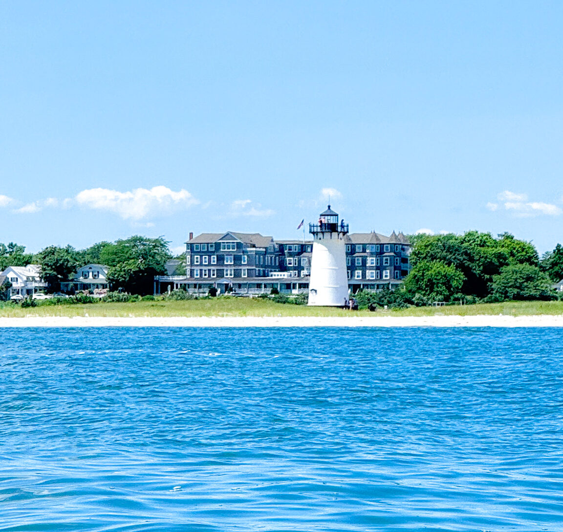 Discover the best stuff to do in Martha's Vineyard for an unforgettable trip. From retail therapy to beach escapes, this guide has it all!