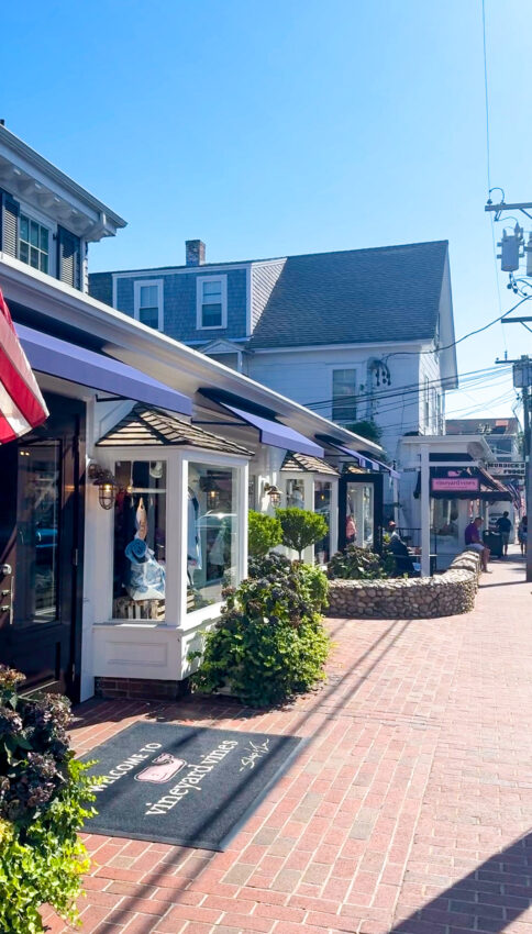 Discover the best stuff to do in Martha's Vineyard for an unforgettable trip. From retail therapy to beach escapes, this guide has it all!